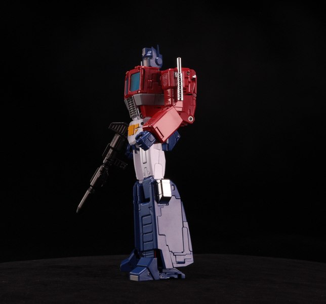 TakaraTomy MP 44 Convoy Masterpiece Optimus Prime 3 Full Official Stock Photos 02 (2 of 26)